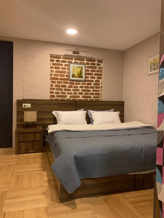 12 Maksim Gorki Street Daire Tiflis Dış mekan fotoğraf